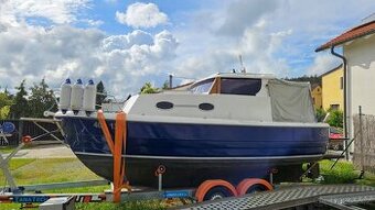 Kajutová loď s dieselovým motorem 26 HP - použitá