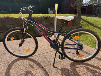 Rock Machine Catherine 24"