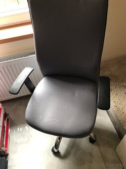 Kancelářské křeslo