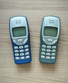 Nokia 3210 sedá - plně funkcni