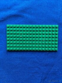 zelená podložka lego super stav, rozměry 6,2 x 12,5 cm