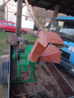 Benzínový štěpkovač