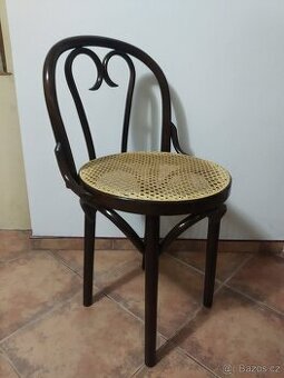 Židle Thonet-tzv.andělská křídla.