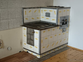 Kachlová kamna z 20.let minulého století