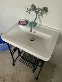 Umyvadlo z šicího stroje Bobbin