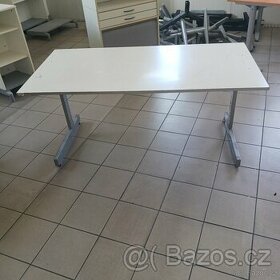 prodám stůl