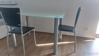 Stůl a 4 židle