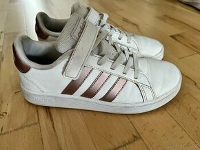 Tenisky Adidas grand court vel. 33