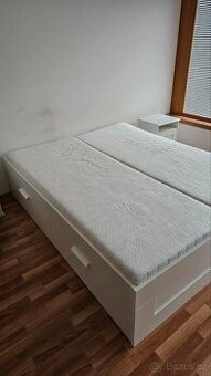 Prodám postel + rošty + matrace BRIMNES 180x200