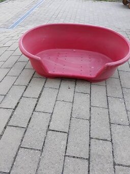 Prodám plastový pelech pro středního i většího psa