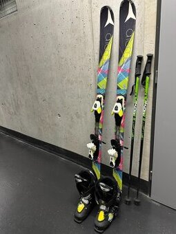 Dámský lyžařský set Atomic lyže 152 cm + Salomon boty 24.5