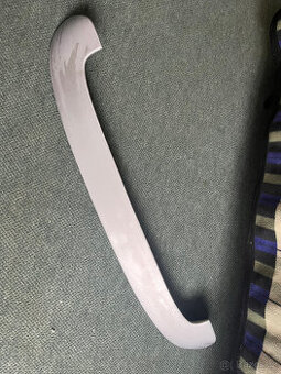 spoiler na páté dveře Nissan Primera P11 kombi