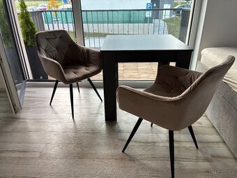 Stůl 80x80 + 2 židle, skoro nové zakoupeno sconto