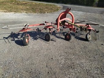 Obraceč píce Kuhn GF 440 P, záběr 4,4 m, téměř bez vůlí