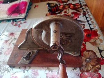 Kráječ na chleba retro 1000kč