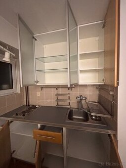 Kuchyňská linka 180cm + skříňky