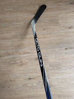 Nová hokejka CCM OCTO GUN, JR, flex 50, pravá P19(29)