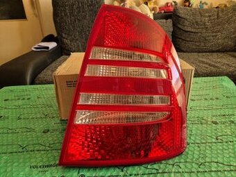 pravé zadní světlo Škoda Superb I