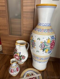 Ručně malovaná keramika – vázy, džbány, talířky (set)