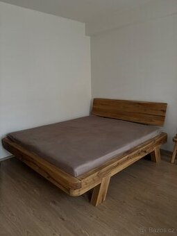 Postel z masivu