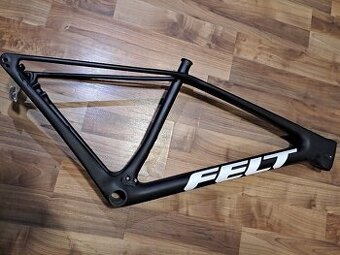 Nabízím NOVÝ karbonový rám Felt ve velikosti M a XL / 29er /