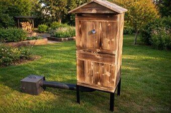 Dřevěná zahradní udírna, udírenská pec, udírna