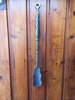 Kovaná lžička na boty (obuvák)