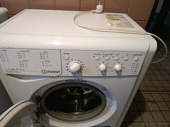 Indesit - automatická pračka