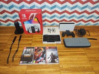 Nintendo Switch OLED KOMPLET + cestovní pozdro + 3 Hry