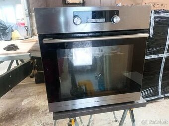 Horkovzdušná trouba vestavná