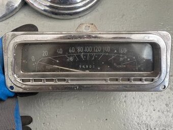 Tachometr z historického automobilu Tatra 603