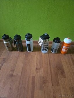 cyklistická láhev Specialized, Evoc  a podsedlova brašna