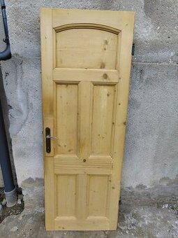 Masivní kazetové dveře – 6 ks, atyp, plné dřevo, 4–4,5 cm