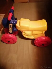 Odrážedlo čtyřkolové