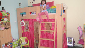 Vyvýšená postel dětská -  kvalitní od truhláře - 1
