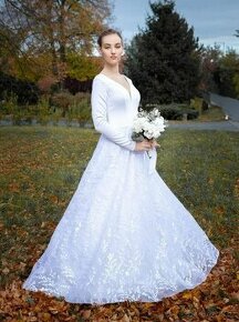 Bílé svatební šaty - 1