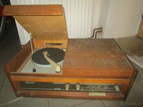 nefunkční starý gramofon