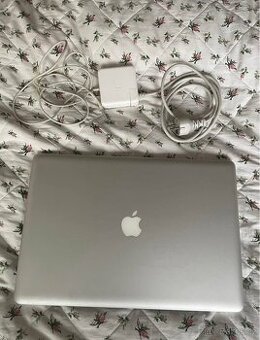 MacBook Pro 17" 2010 i7 / 16GB