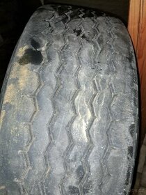 Prodám nákladní pneu Dunlop - 1