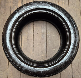 sleva Continental 235-50 V XL, Premium contact 6