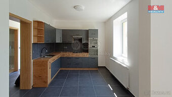 Pronájem rodinného domu, 4+1, 125 m2, pozemek 385 m2, Beroun - 1