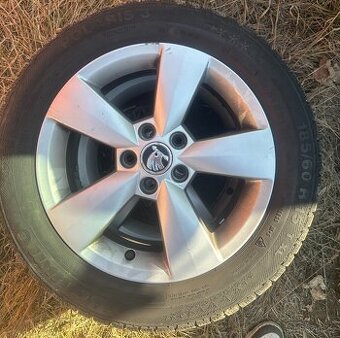 Prodám  zimní ALU kola škoda, r15, 185/60