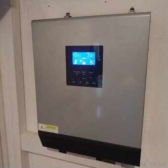 fotovoltaický hybridní měnič 24V/100A