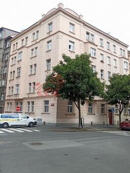 Levný pronájem sklepní kóje na Praze 3 u Žižkov. vysílače