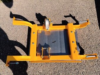 Lada Niva drzak přídavné převodovky