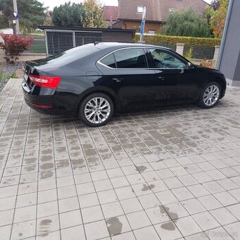 Škoda Superb 3-2.0Tdi-110kw-120.000km