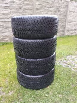 Zánovní zimní pneu BRIDGESTONE 245/40/18