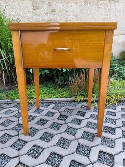 Elektrický šicí stroj Lucznik 415 TUR 2 se stolkem