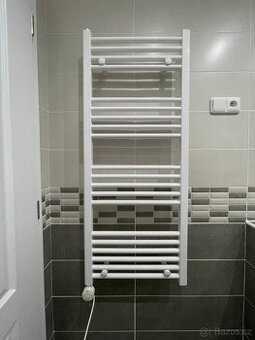 Koupelnový radiátor, topení, žebřík