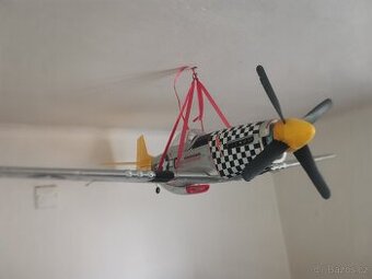 Prodám RC model letadla mustang plně vybaven - 1
